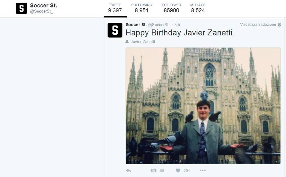 Gli auguri arrivano anche da Oltremanica, con uan foto d&#39;annata di un giovanissimo Zanetti appena sbarcato a Milano